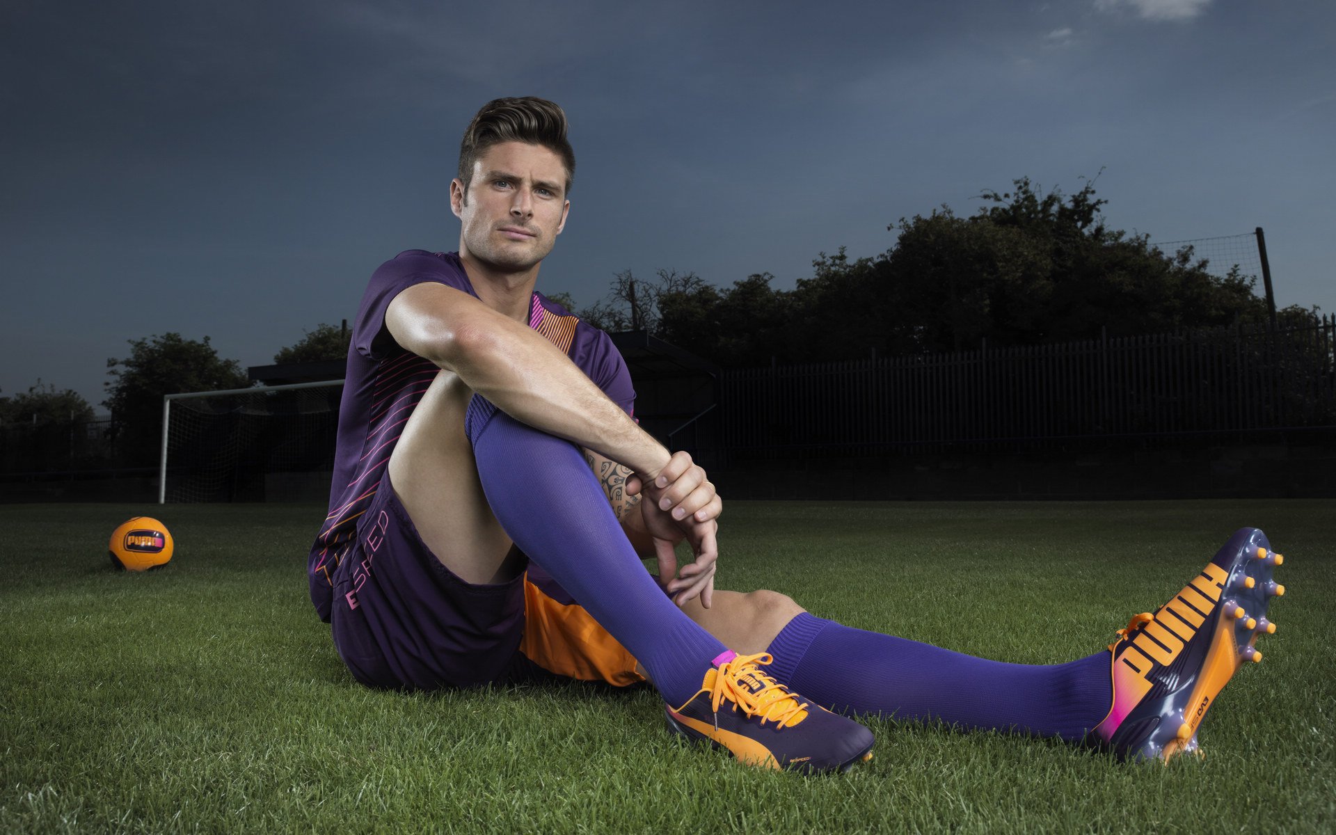 简：用他的速度和技巧助力全黑队在多个国际比赛中收获荣誉