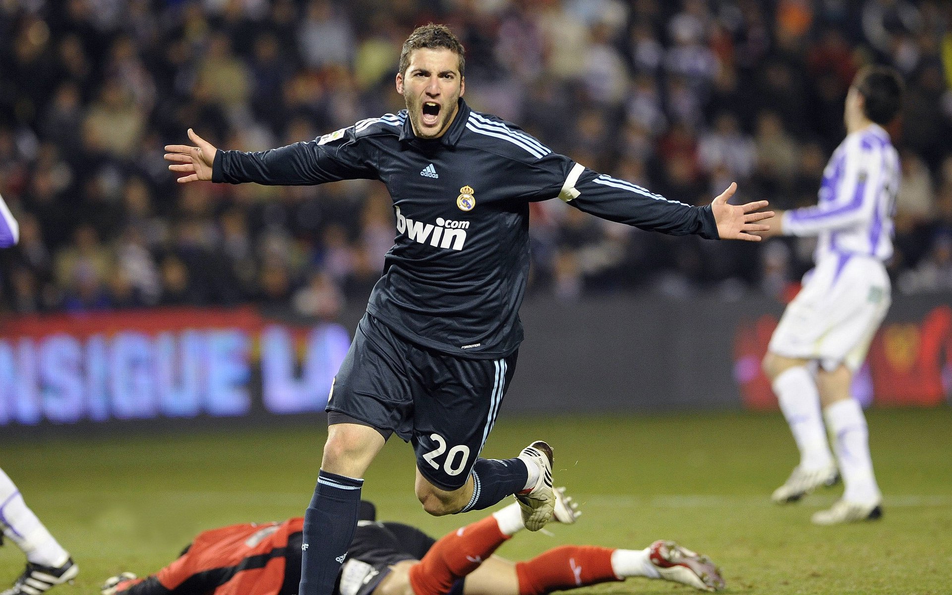 英超巅峰之战：场场精彩，高潮不断！，英超经典比赛